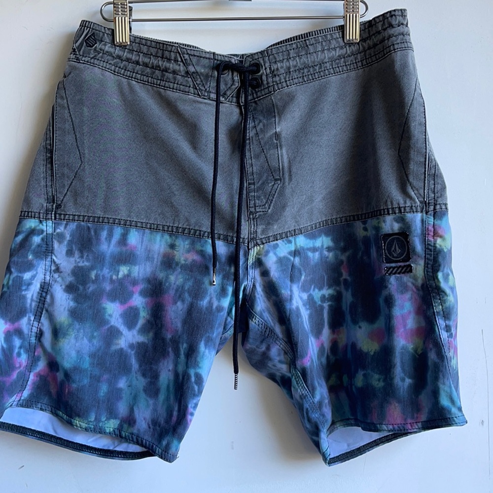 Volcom shorts